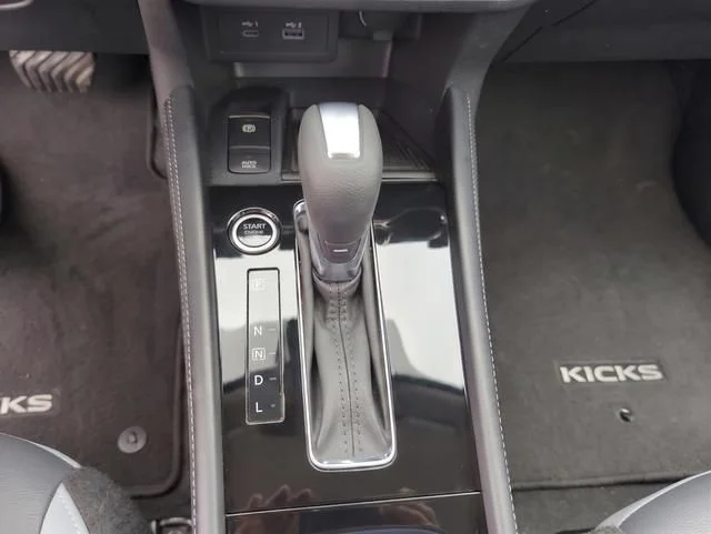 Used 2024 White Nissan SR image 27