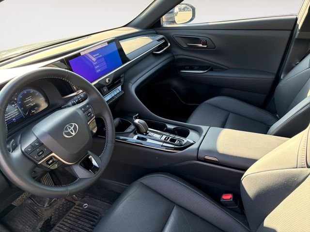 Used 2025 White Toyota XLE image 11