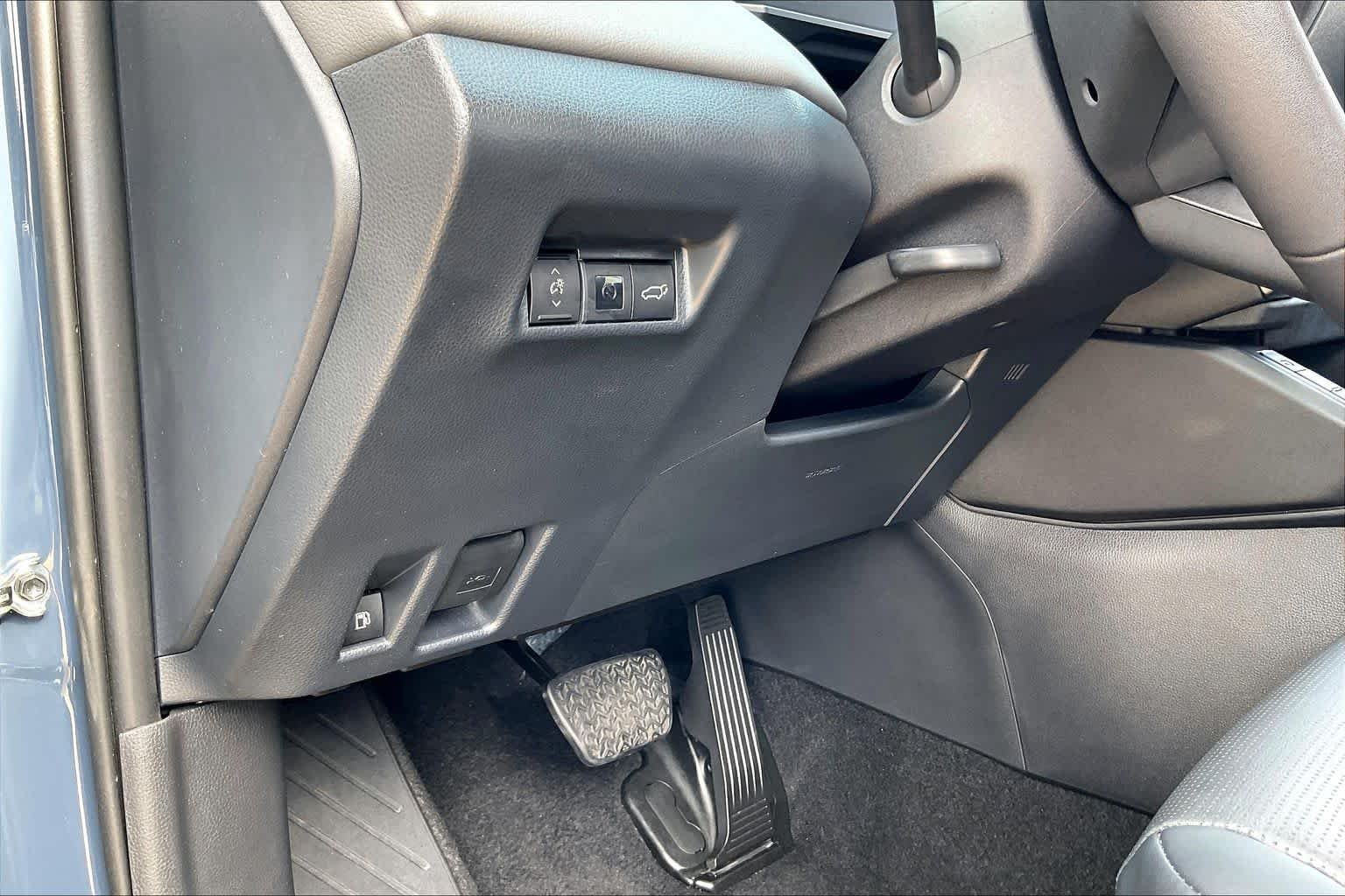 Certified Used 2026 Storm Cloud Toyota XLE Premium image 31