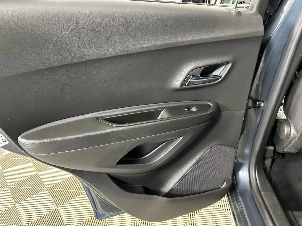 Used 2022 Gray Chevrolet LT image 16