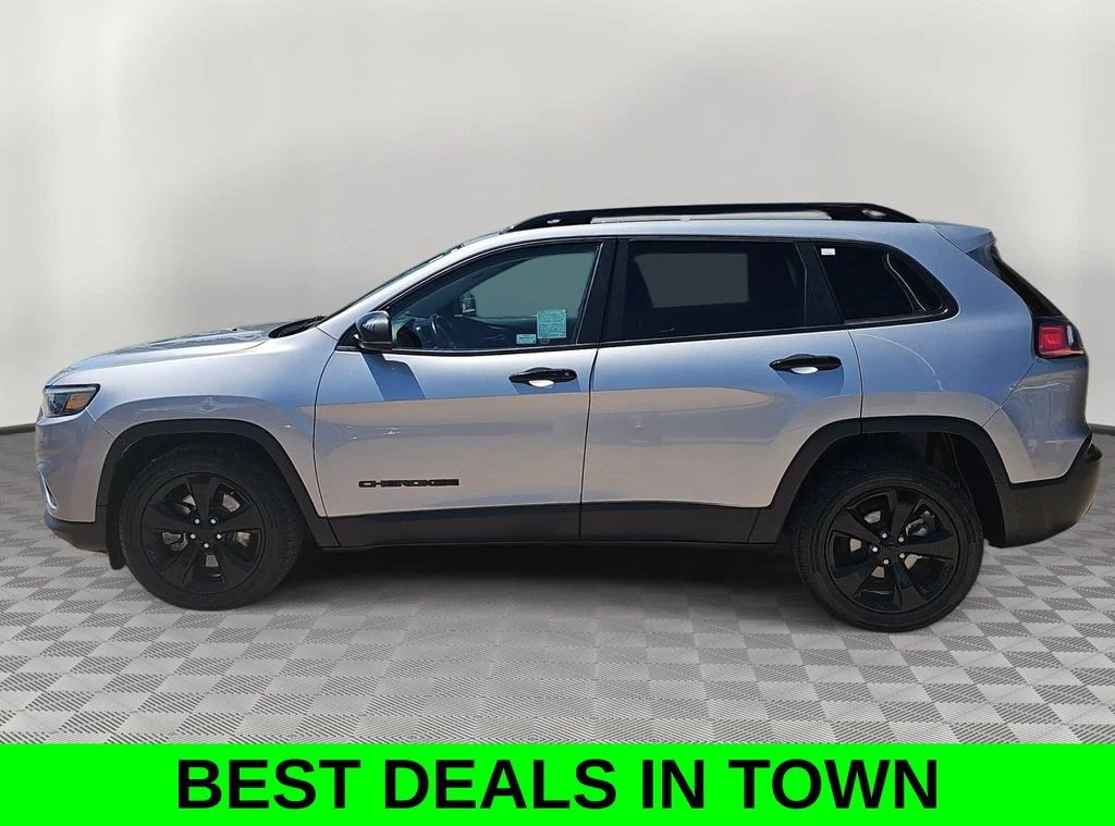 Used 2021 Silver Jeep Latitude Plus image 6