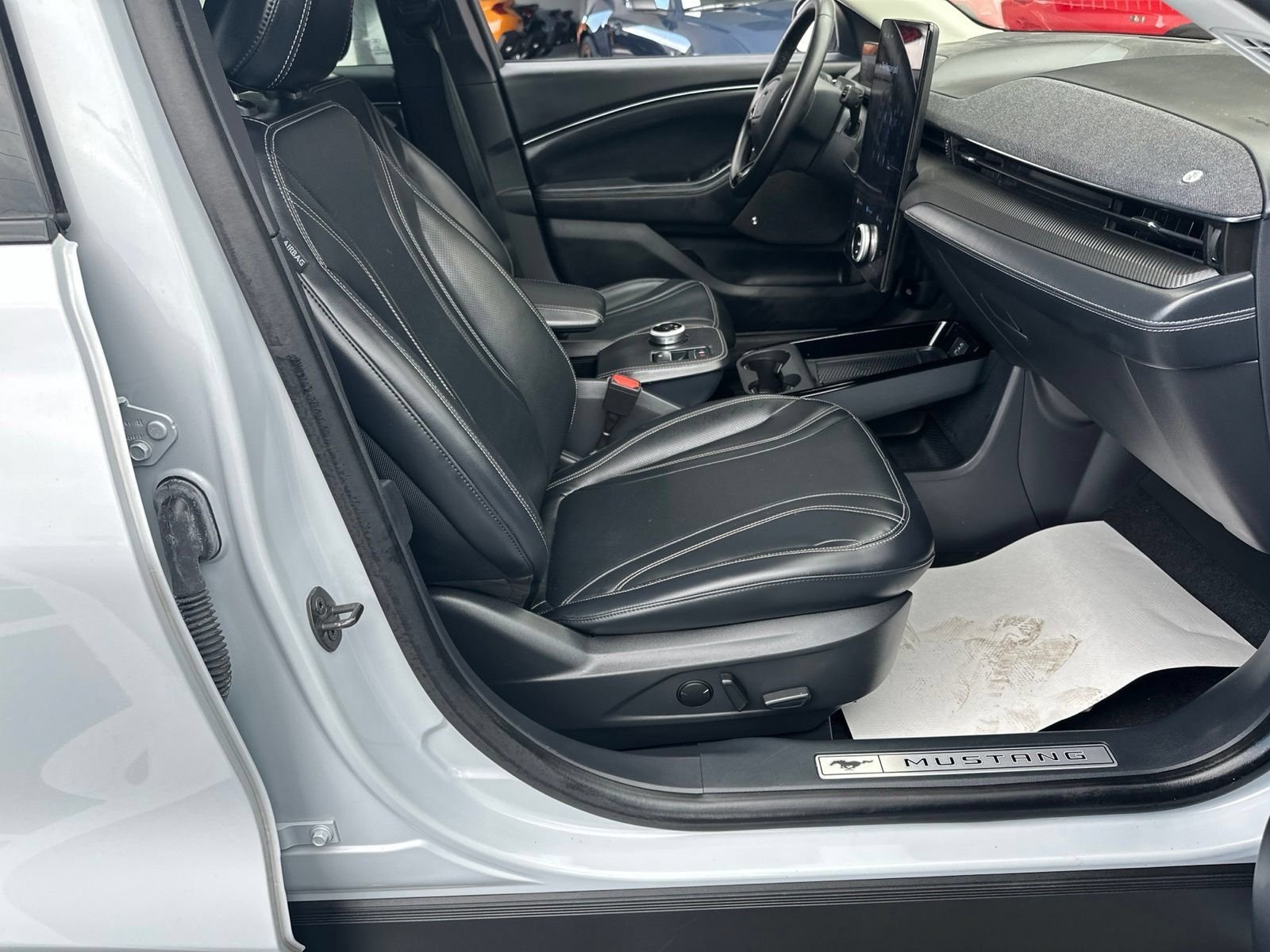 Used 2023 White Metallic Ford Premium image 11