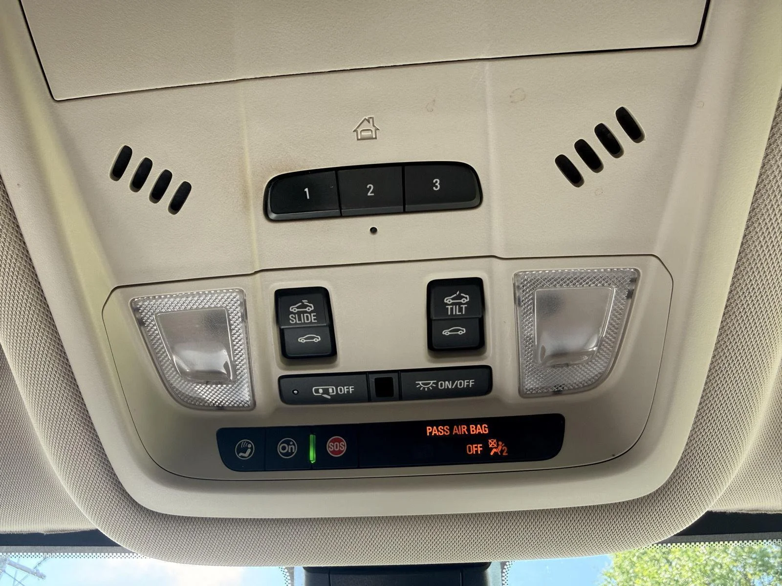 Used 2020 White Frost Tricoat GMC Denali image 23