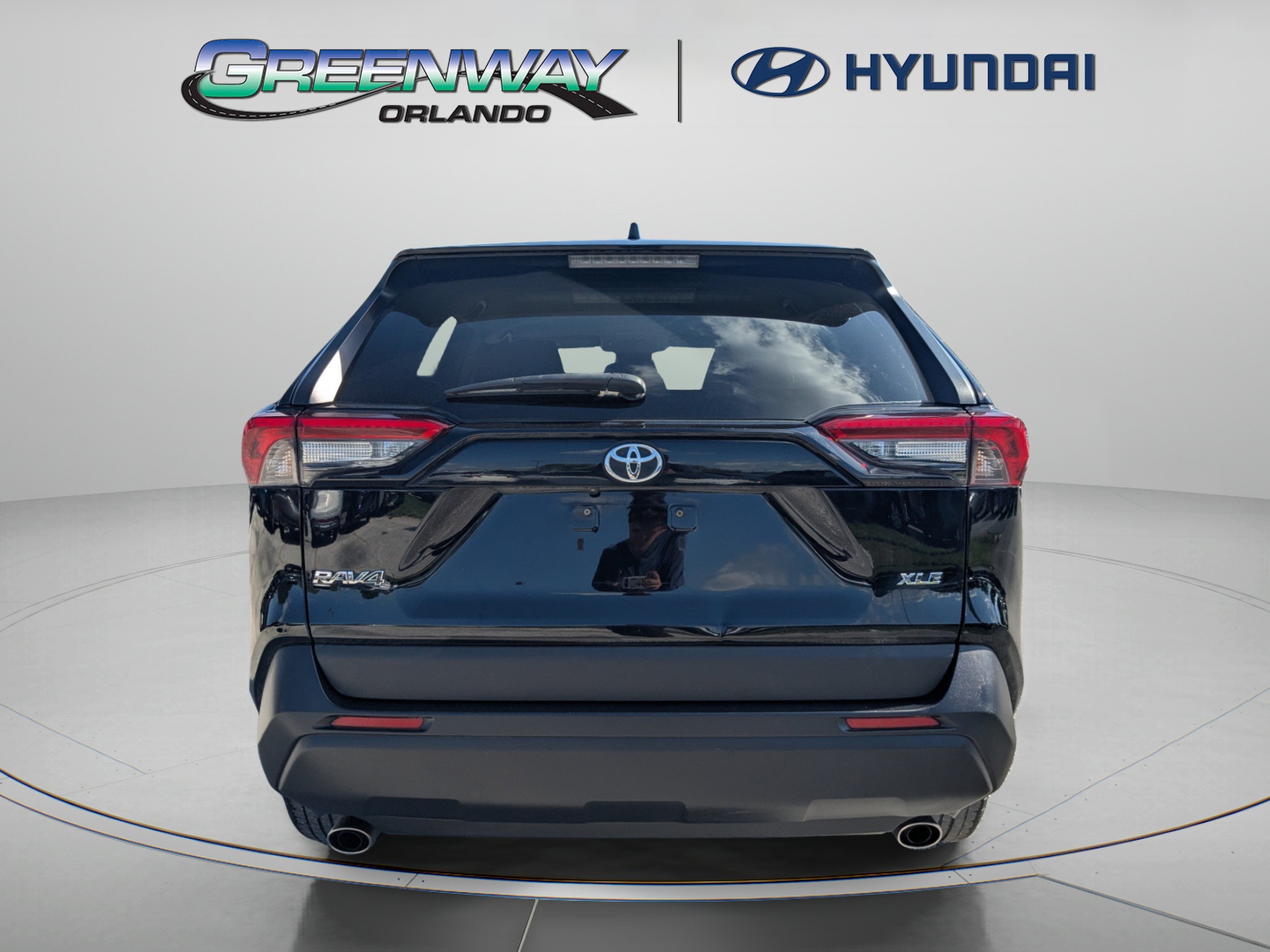 2021 Toyota RAV4 XLE - Photo 7