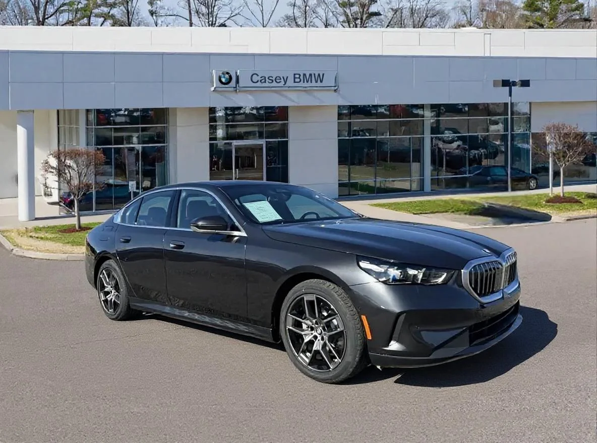2026 BMW 5 Series 530i xDrive Sedan's photo