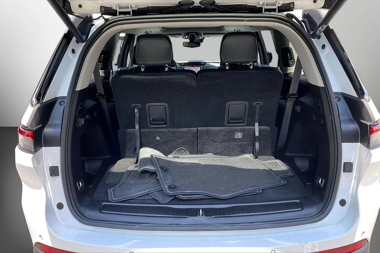 Used 2023 White Jeep Limited image 27