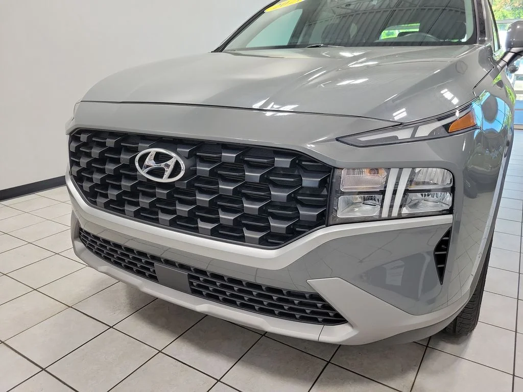 Certified Used 2021 Gray Hyundai SE image 17