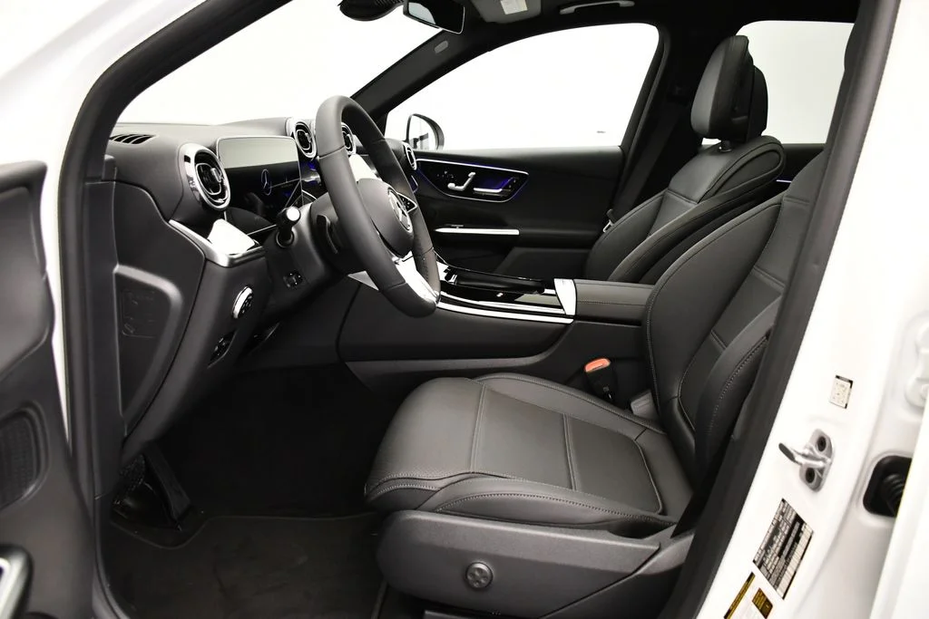 New 2026 Polar White Mercedes-Benz GLC 300 image 36