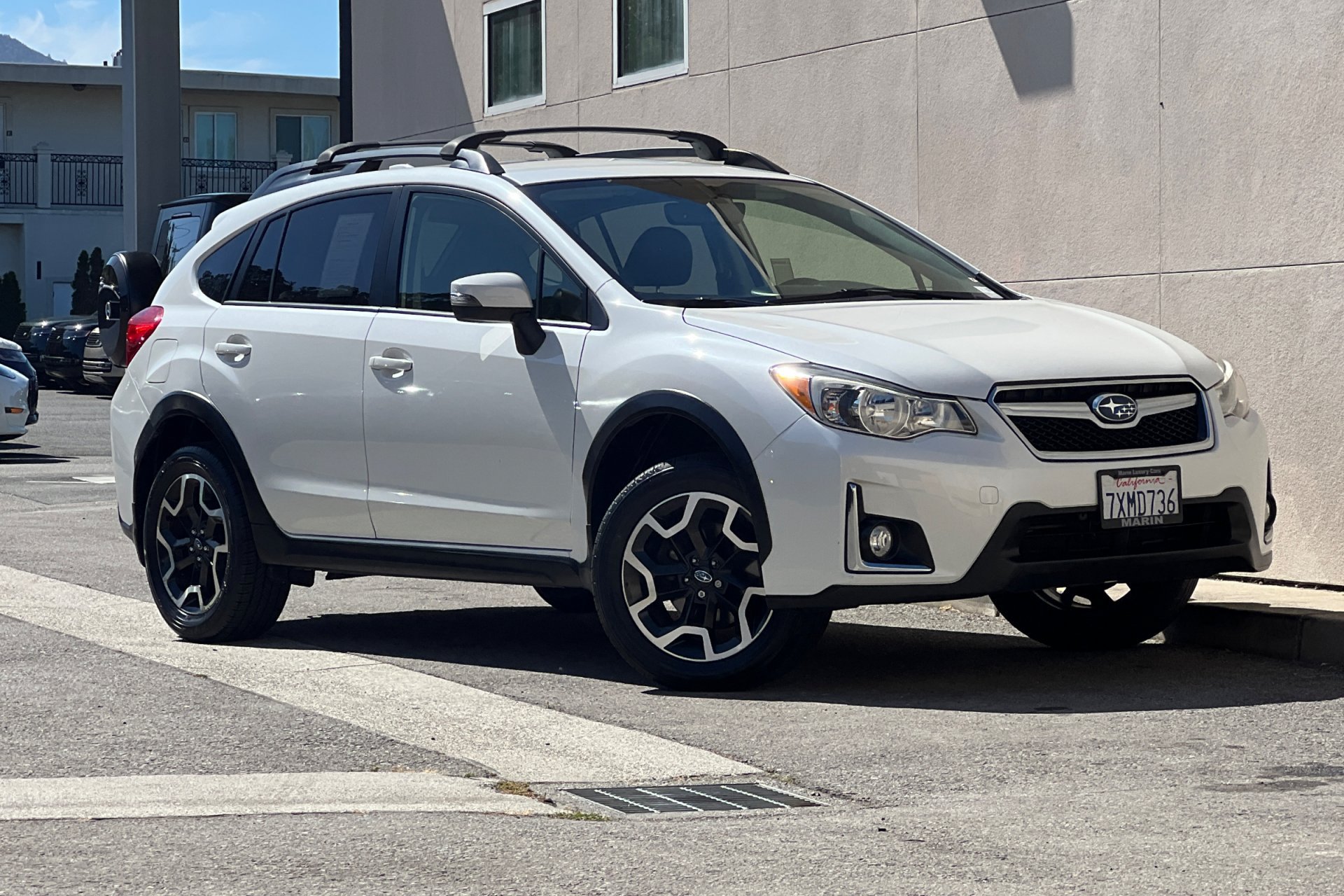 Used 2017 Crystal White Pearl Subaru Limited image 9