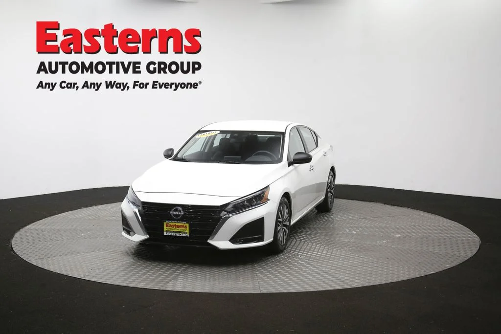 Used 2025 White Nissan 2.5 SV image 51