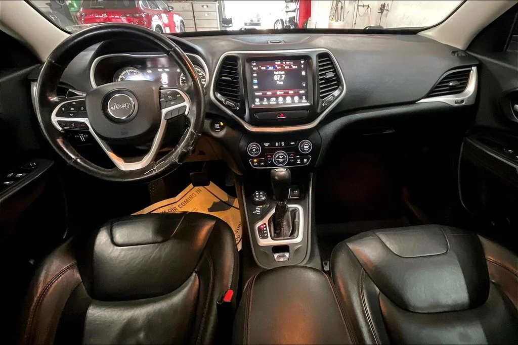 Used 2016 Black Jeep Trailhawk image 15