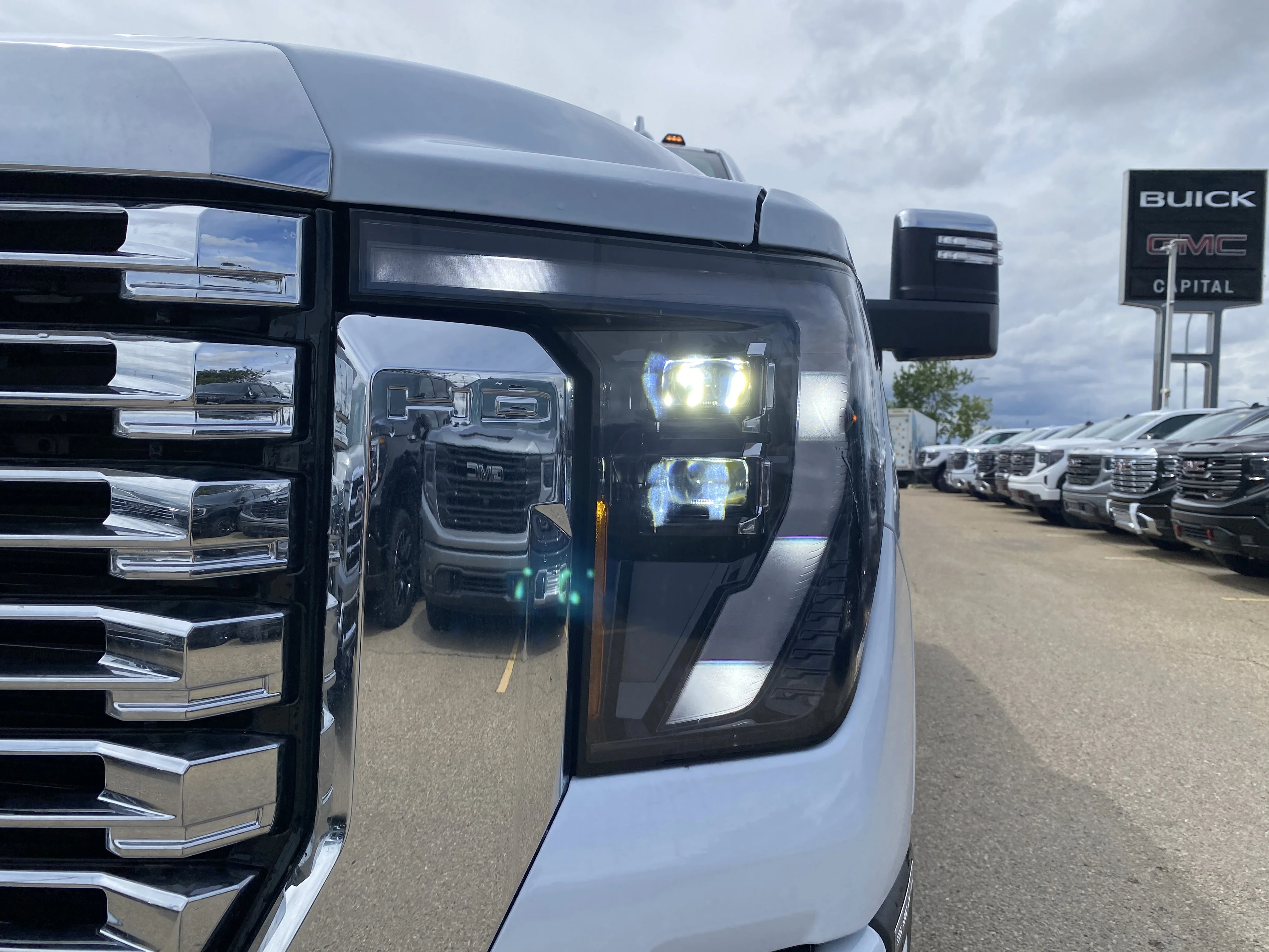 New 2026 GLACIER WHITE TRICOAT GMC Denali image 10