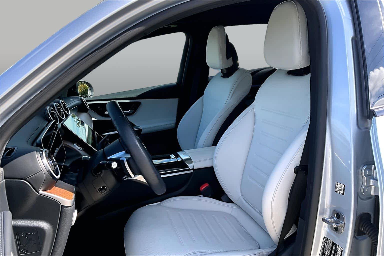 Used 2025 Cirrus Silver Metallic Mercedes-Benz GLC 300 image 8