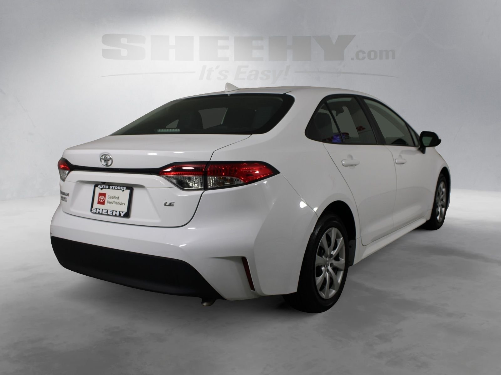 Used 2025 White Toyota LE image 12