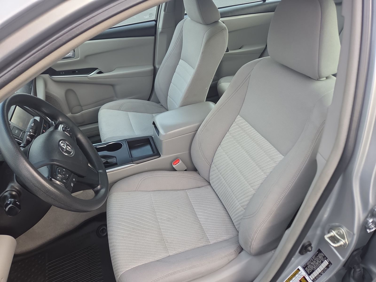 2017 Toyota Camry LE - Photo 46