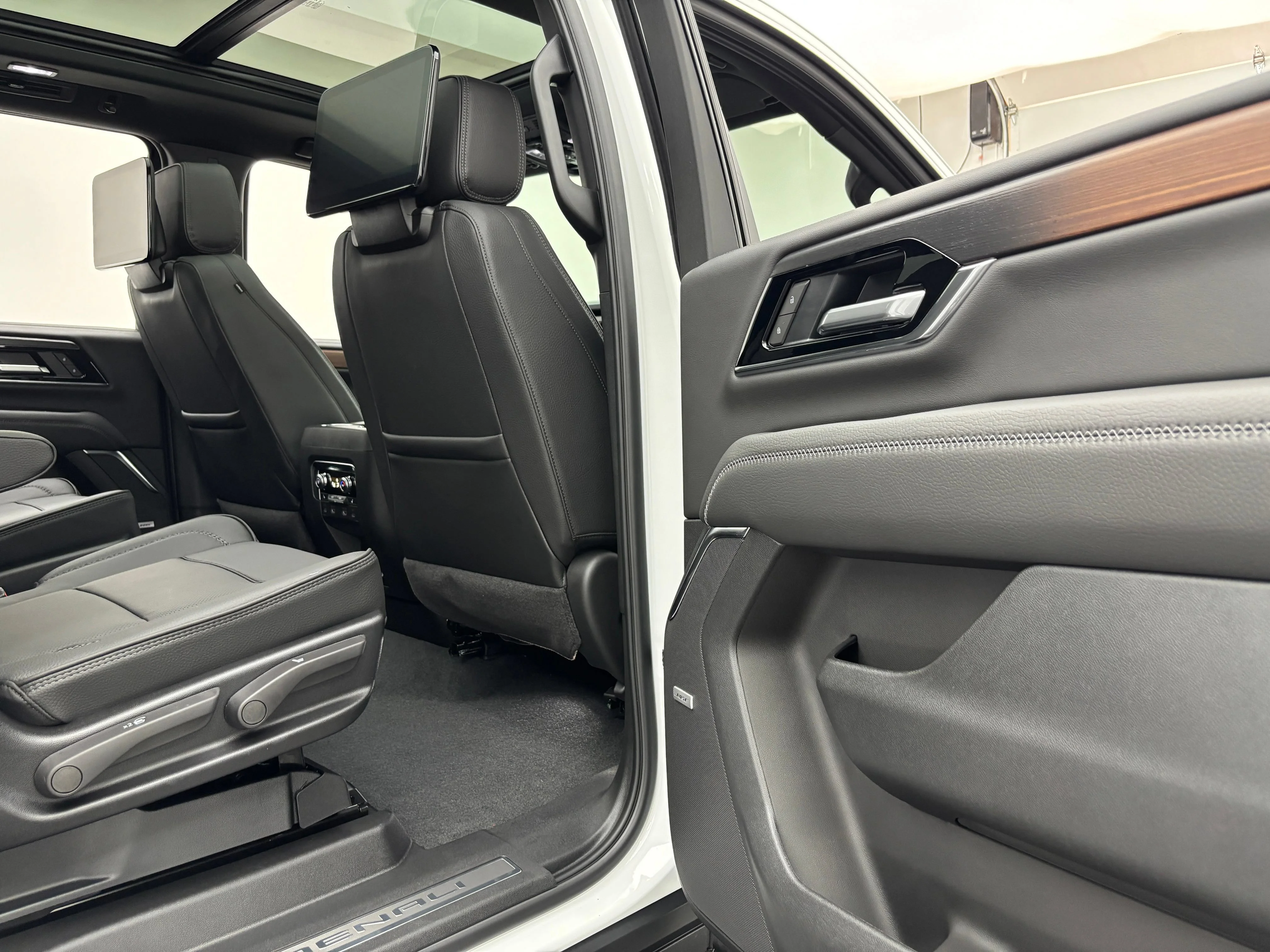 2026 GMC Yukon XL Denali - Photo 42