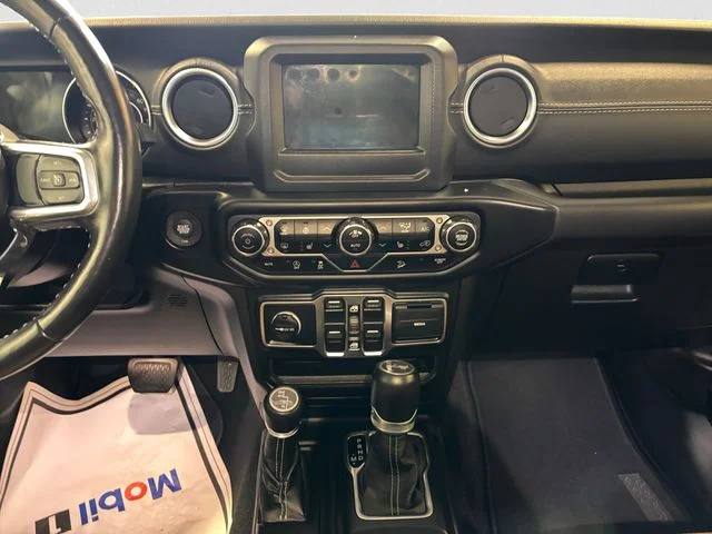 Used 2021 White Jeep Unlimited Sahara image 12