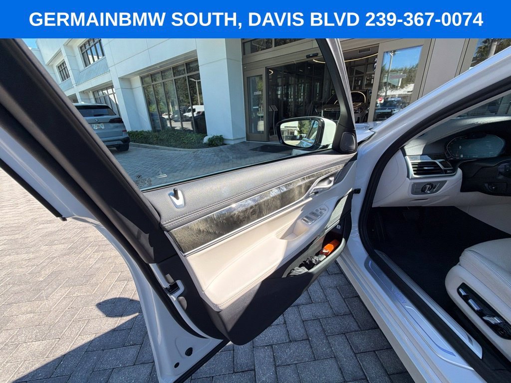 Used 2022 Mineral White Metallic BMW 750i xDrive image 20