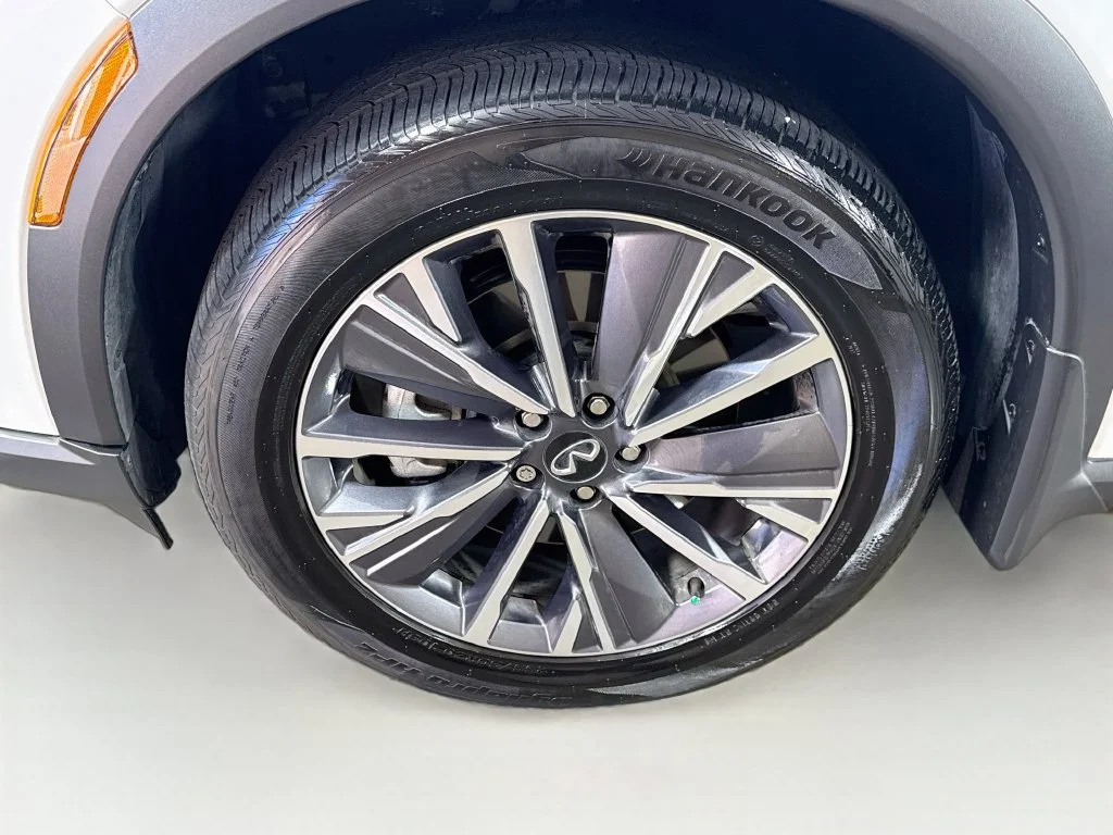 Certified Used 2027 White INFINITI LUXE image 45