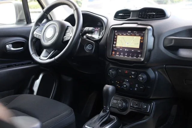 Used 2023 White Jeep Latitude image 36