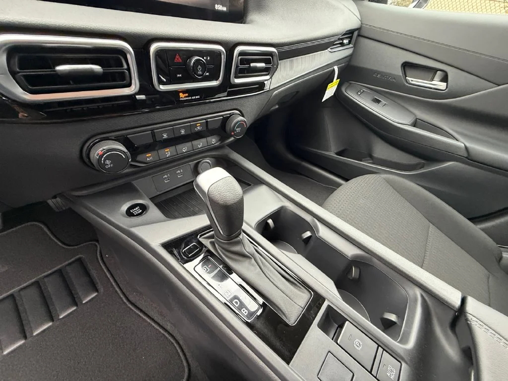 New 2027 Gray Nissan S image 22