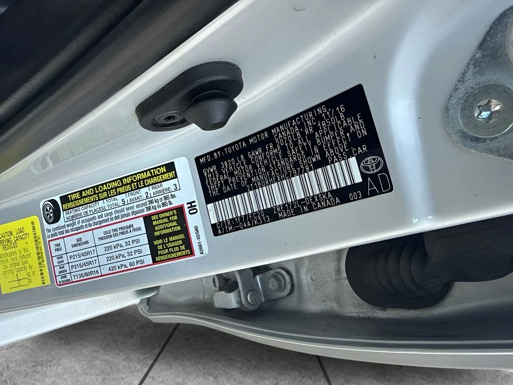Used 2017 Silver Toyota SE image 24