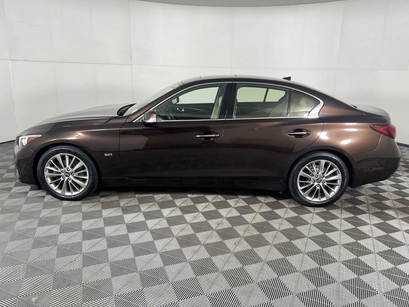 Used 2018 Mocha Almond INFINITI 3.0t LUXE image 16