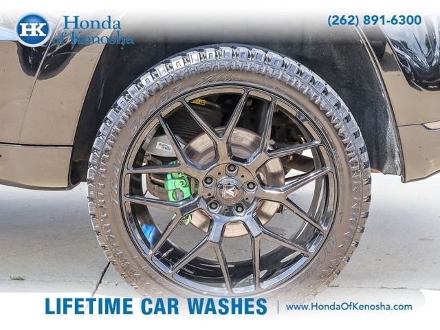 Used 2020 Diamond Black Jeep Overland image 9