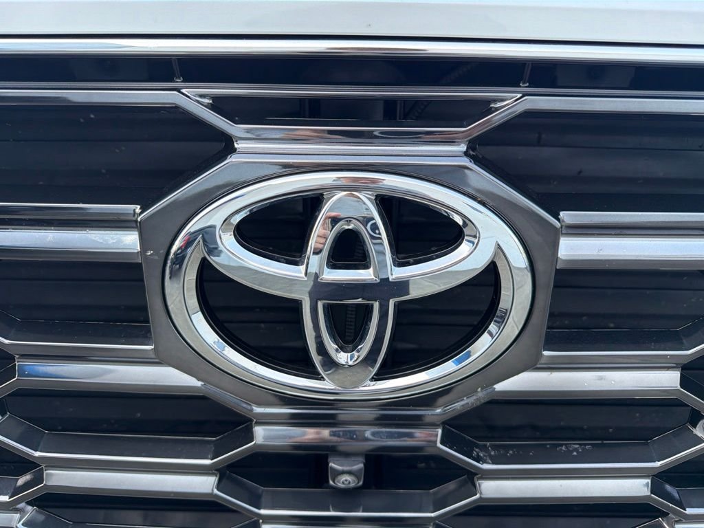 Used 2025  Toyota Limited image 33
