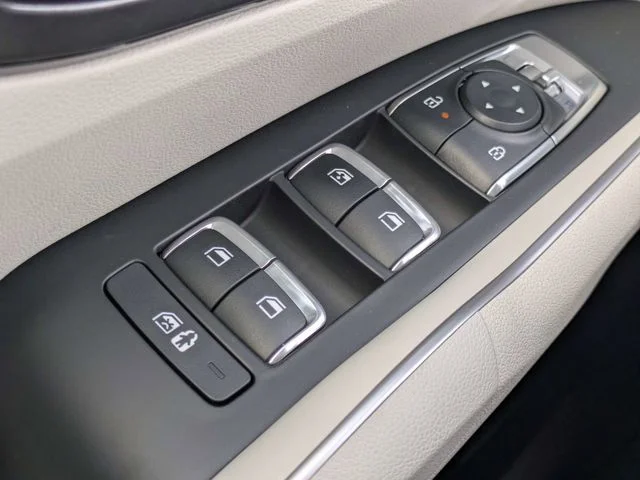 2025 Kia Sorento S - Photo 26