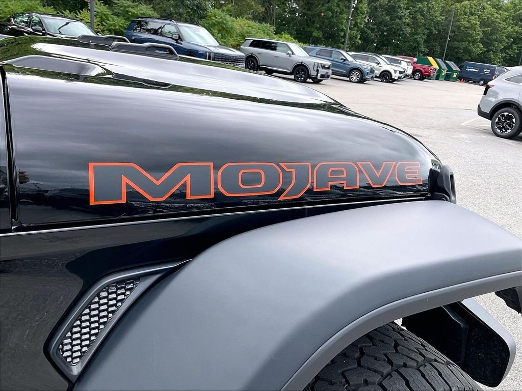 Used 2024 Black Clearcoat Jeep Mojave image 26