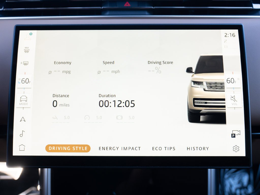 Used 2025  Land Rover SE image 27