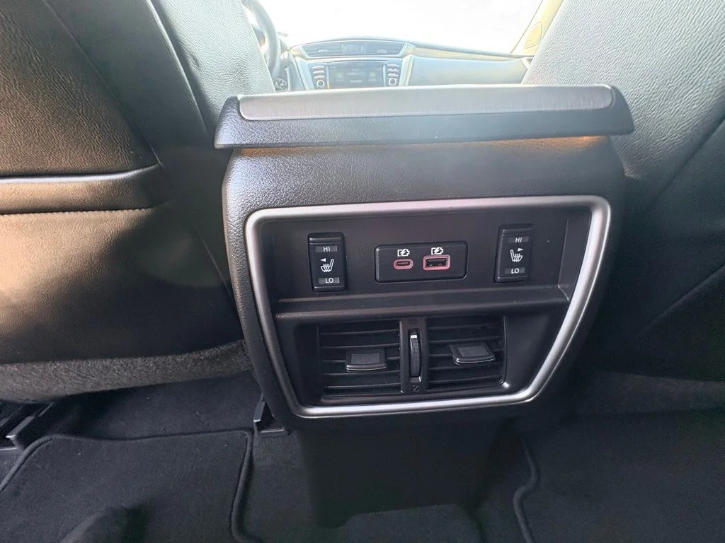 Used 2020 Red Nissan SL image 34
