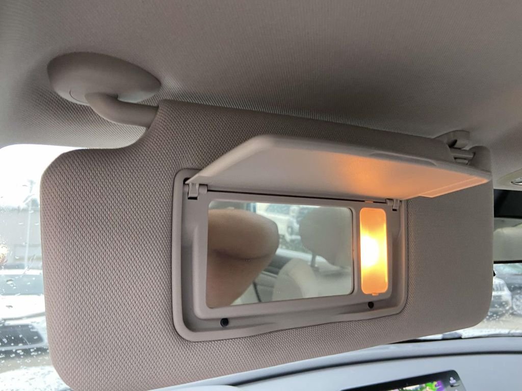 Used 2018  Honda EX image 31