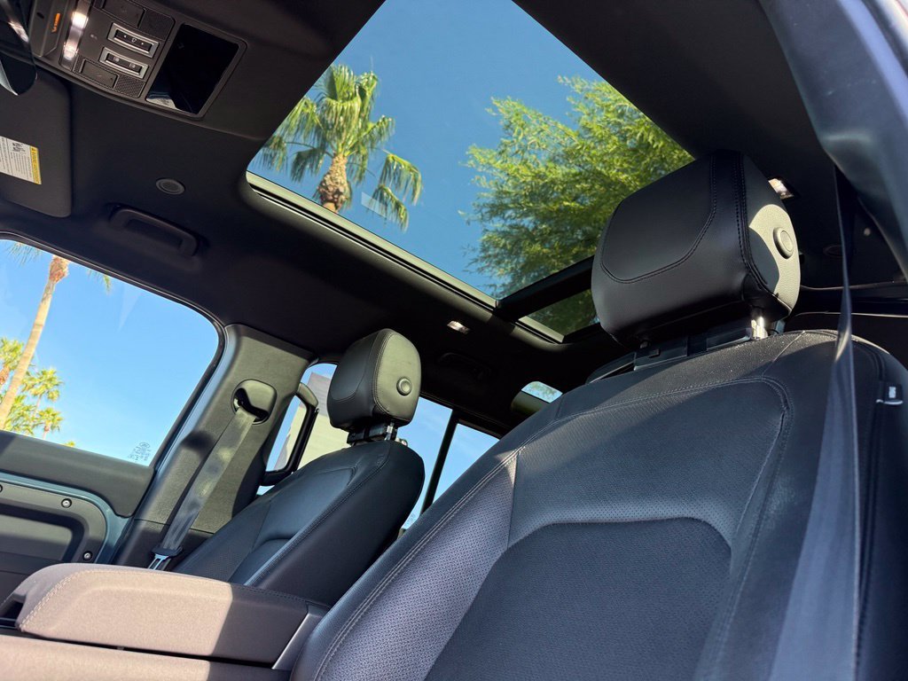 Used 2023 Tasman Blue Metallic Land Rover S image 14