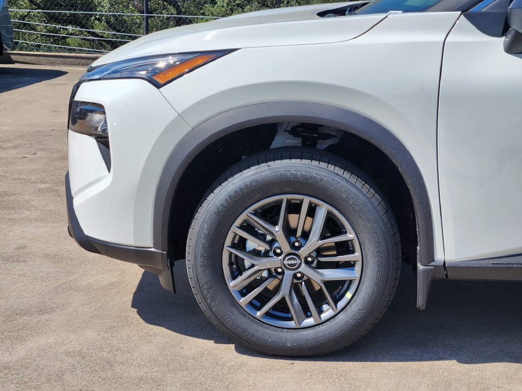New 2027 Glacier White Nissan S image 6