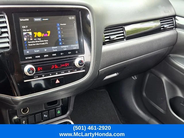 Used 2020 White Mitsubishi SE image 26