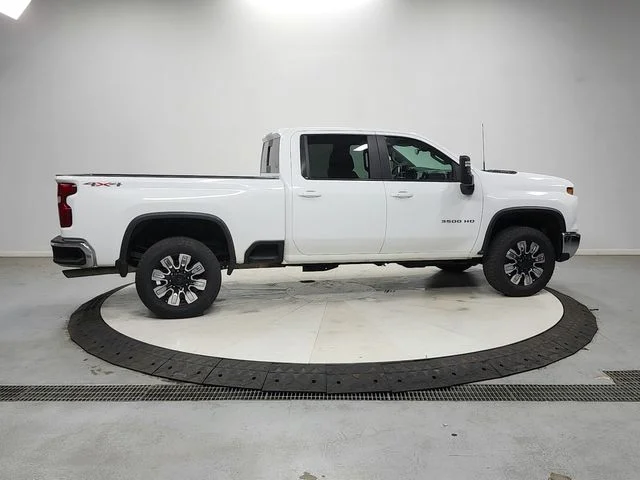 Used 2024 White Chevrolet LT image 9