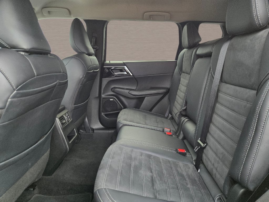 Used 2025 Blue Mitsubishi SE image 14