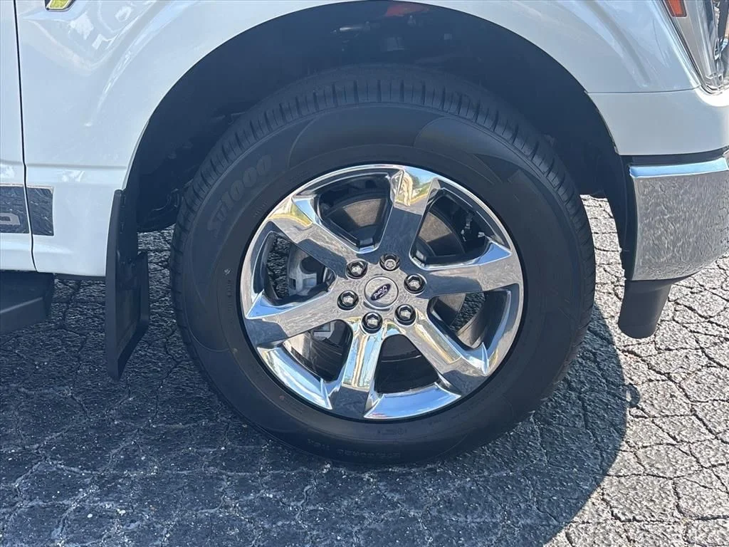 Used 2023 White Ford Lariat image 10
