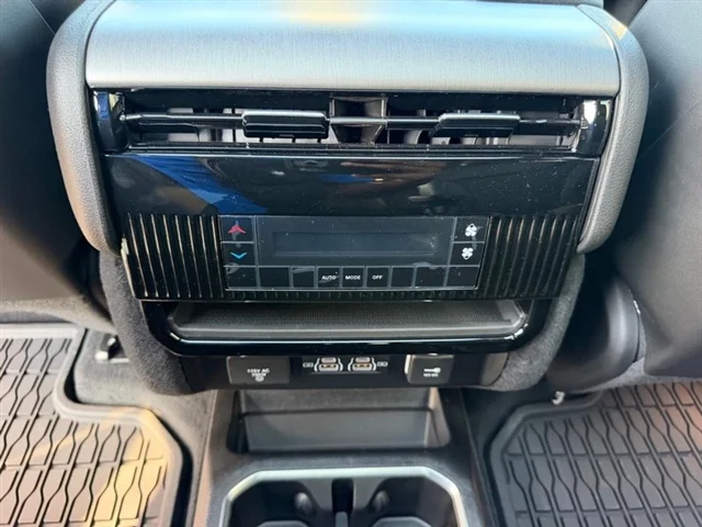 New 2026 Velvet Red Pearlcoat (DISC) Jeep Upland image 12