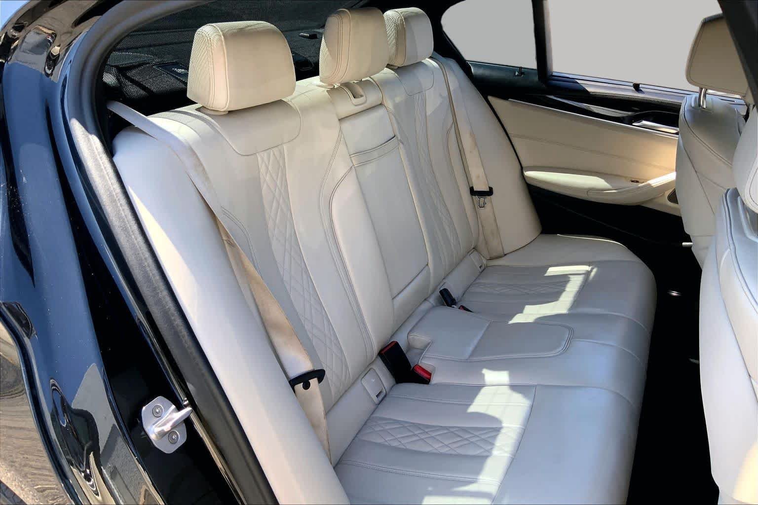 Used 2019 Black Sapphire Metallic BMW M550i xDrive image 17
