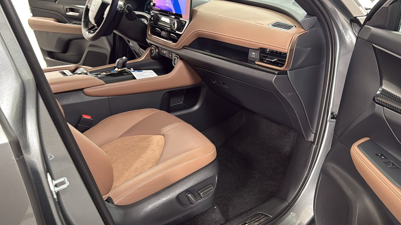 New 2026 Heavy Metal <sup>1</sup> Toyota  MAX Platinum image 19