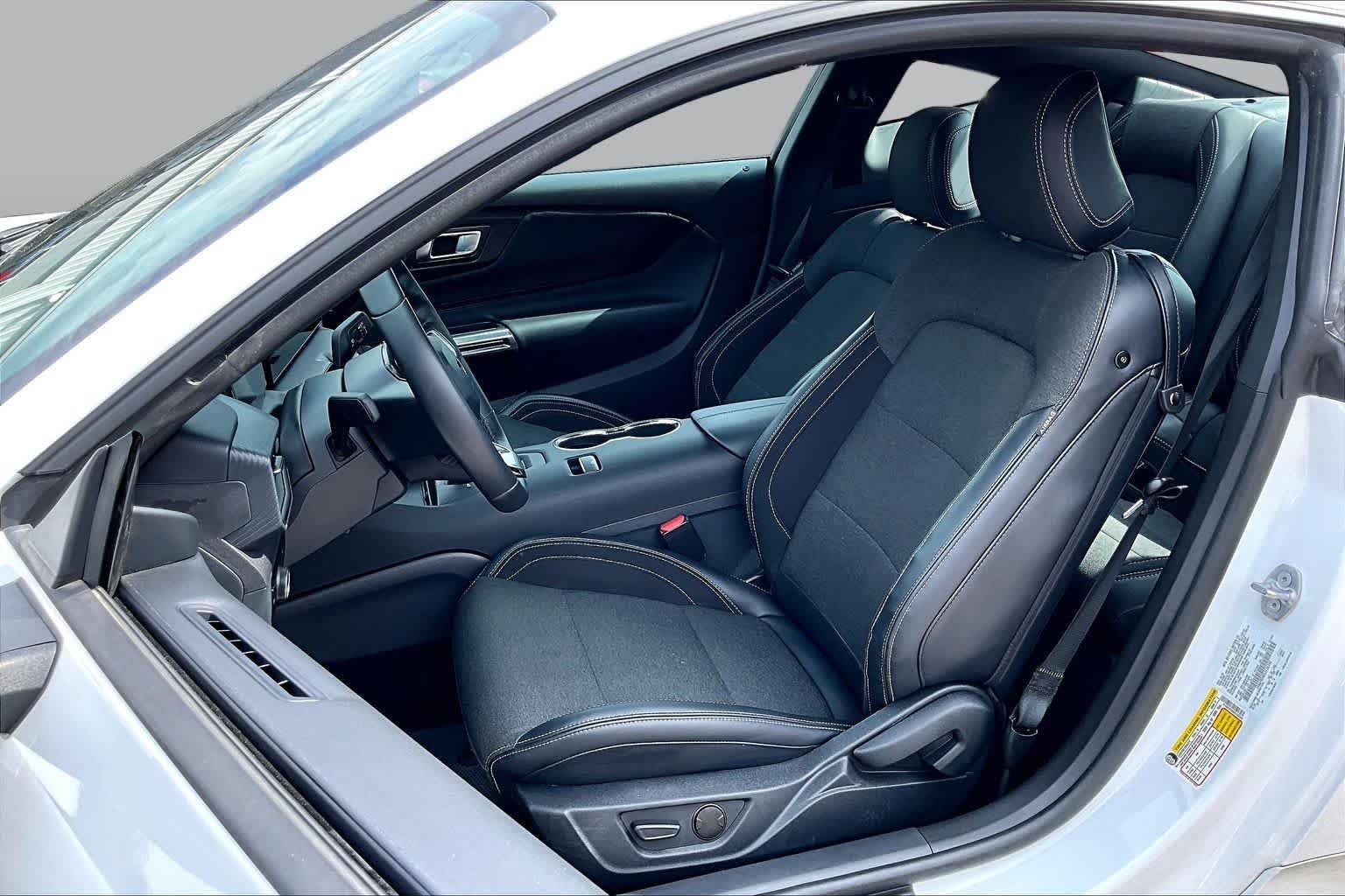 Used 2025 Oxford White Ford EcoBoost image 8