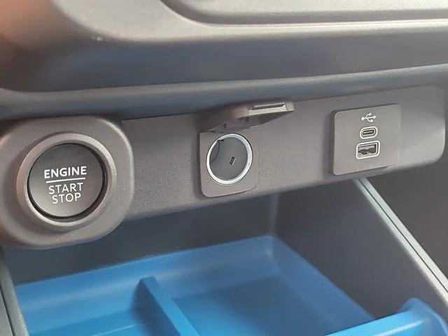 New 2026 Azure Gray Metallic Ford XLT image 25