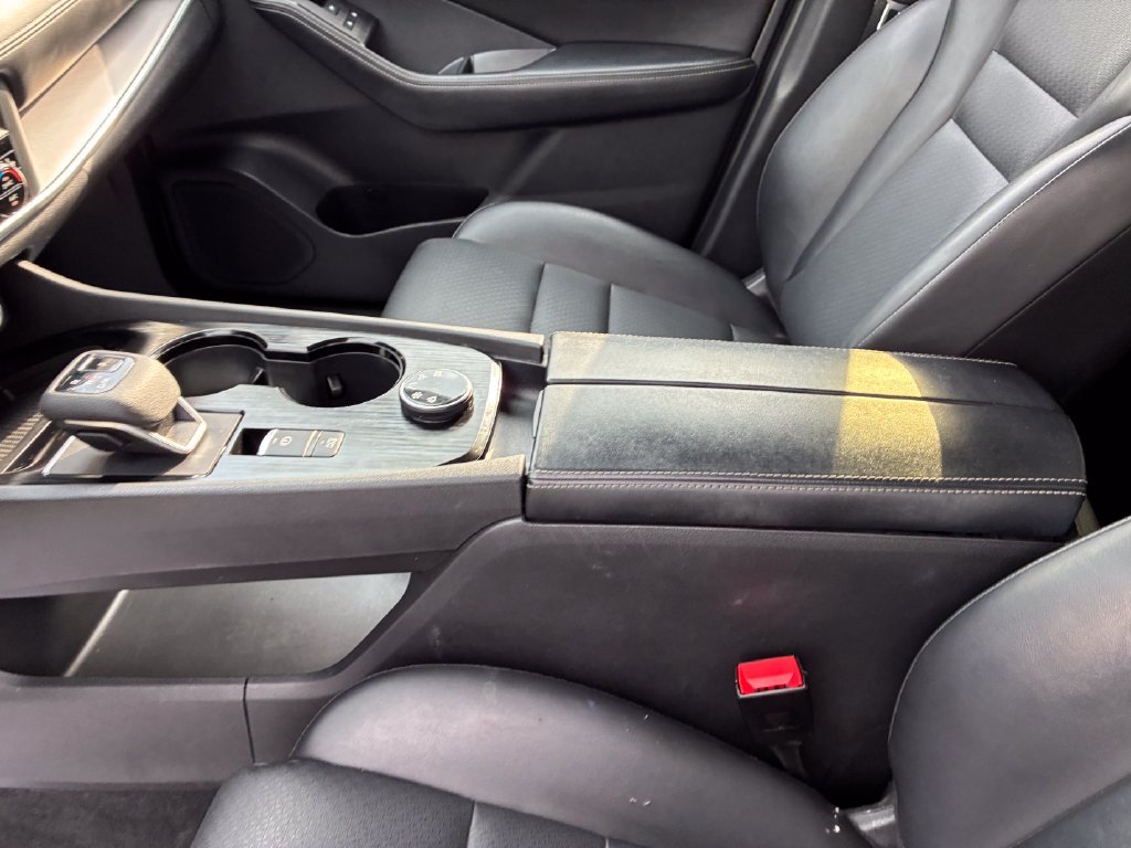 Used 2024 White Nissan SV image 17