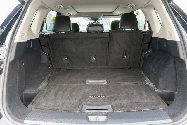 Used 2021 Black Nissan SL image 10