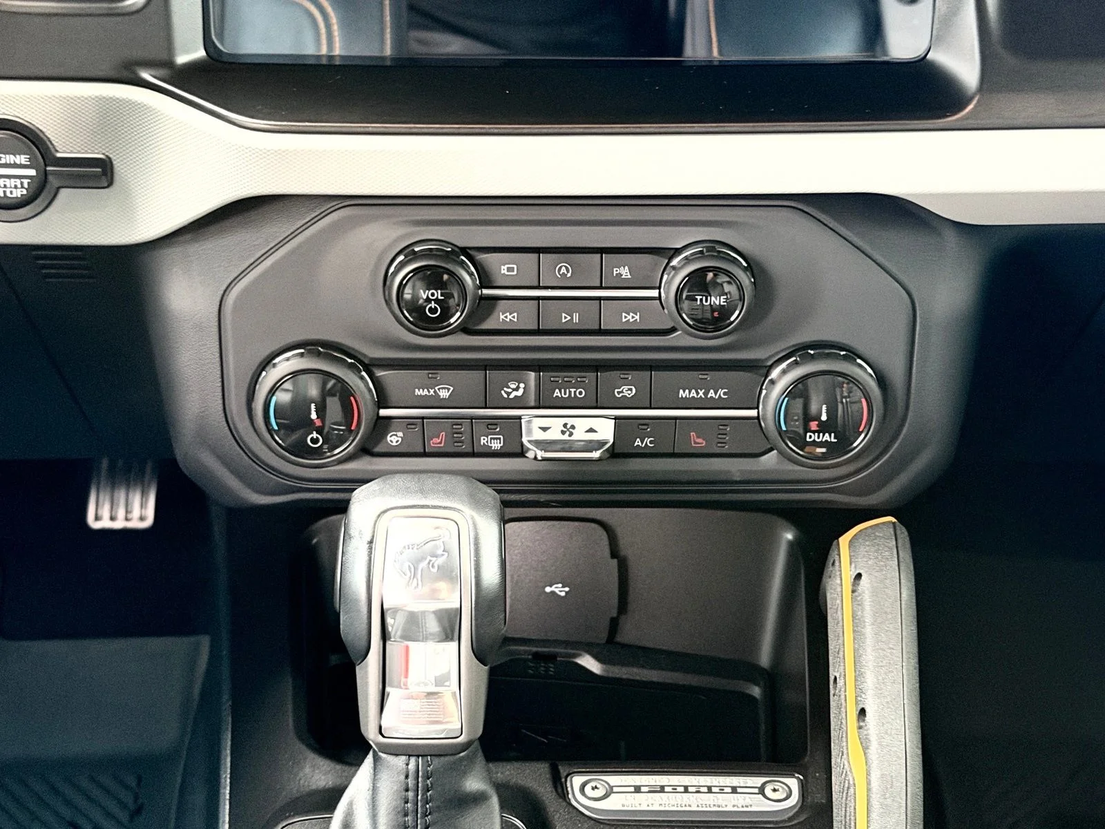 Used 2022 Carbonized Gray Metallic Ford Badlands image 17