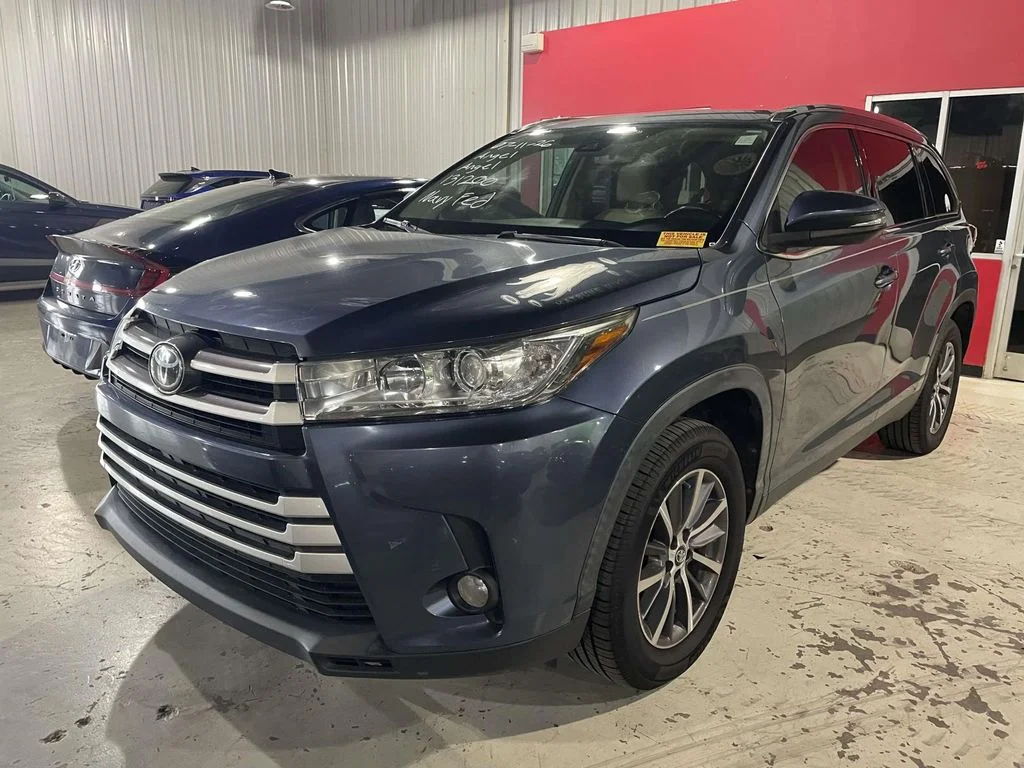 Used 2019 Blue Toyota XLE image 2