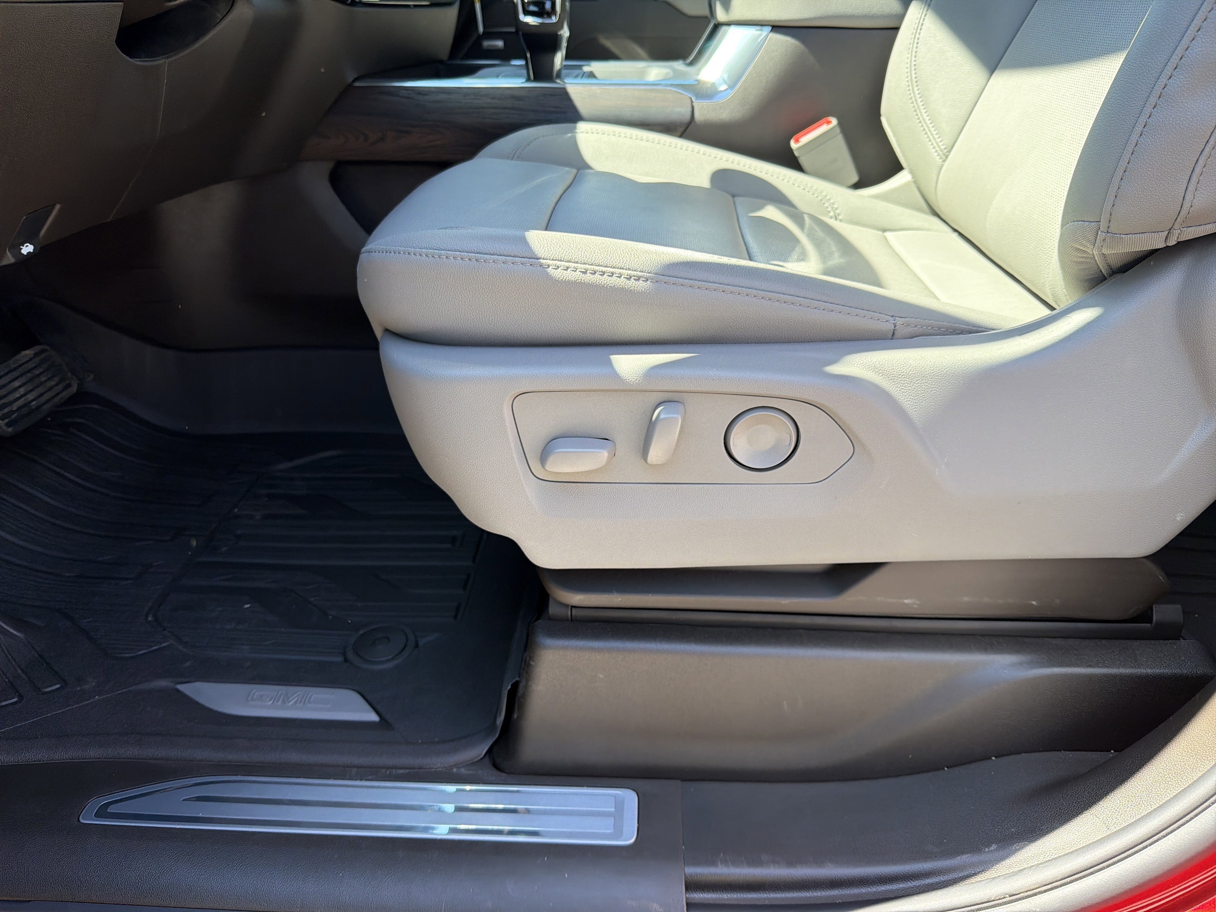 2026 GMC Sierra 1500 SLT - Photo 10